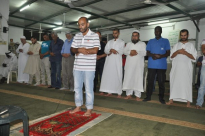  بالفيديو: شعائر صلاتي العشاء والتراويح في مسجد النور بمدينة اللد 